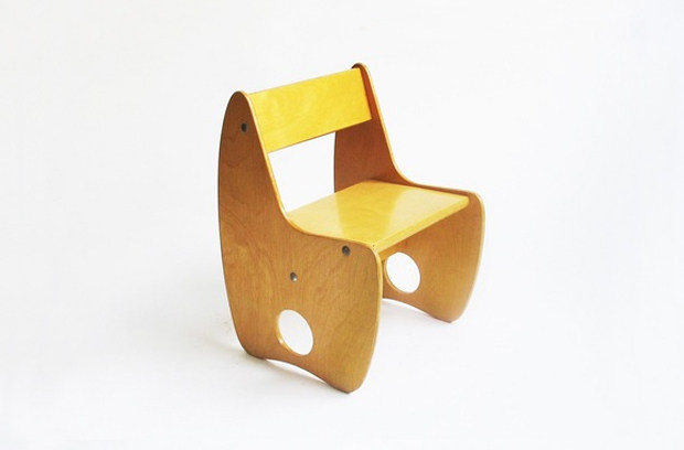 绝对精品2--木质家具_An-Exhibition-of-Childrens-Chairs-Mondo-Cane-and-Partners-Spade-8.jpg