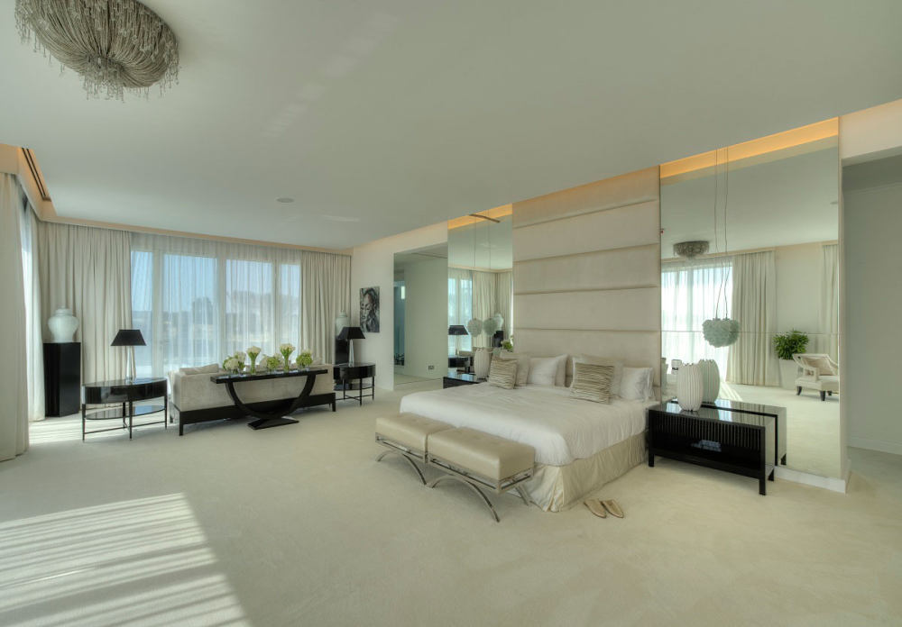 迪拜Al Barari（铝伯拉里）-The Reserve豪华别墅_Villas-Al-Barari-Dubai-Bedroom-Mirrors-Lighting.jpg