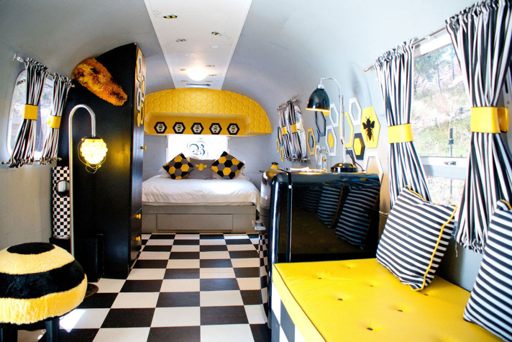 南非格雷波埃尔金河谷--The Old Mac Daddy_Trailer-Park-South-Africa-Beed-Themed-Bedroom-Trailer.jpg