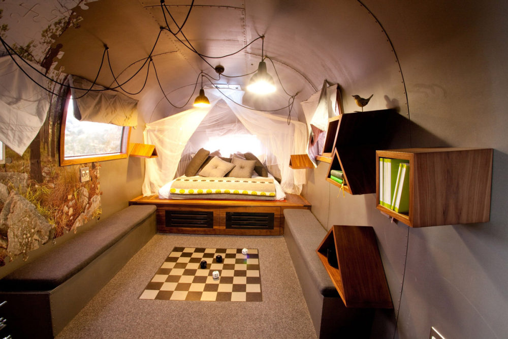 南非格雷波埃尔金河谷--The Old Mac Daddy_Trailer-Park-South-Africa-Trailer-Bedroom-Lighting.jpg