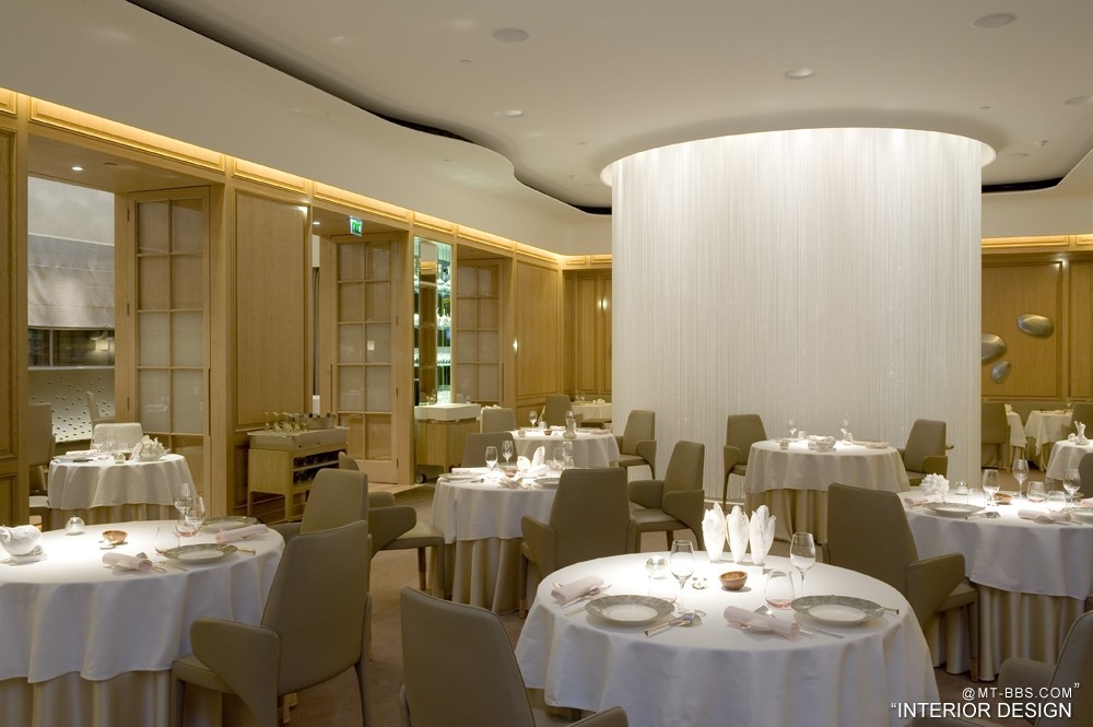 伦敦多切斯特酒店 Dorchester London_H0BMS_27252097_Alain Ducasse at The Dorchester.jpg