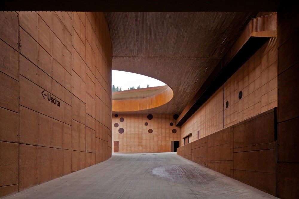 518d4fdeb3fc4b85fe00000a_antinori-winery-archea-associati_archea_cantina_antinor.jpg