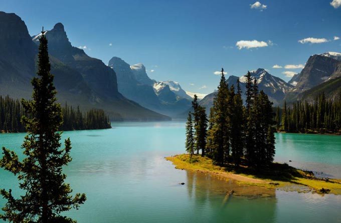 世界各地的景观和风景_Spirit Island  Maligne Lake, alberta, canada .jpg