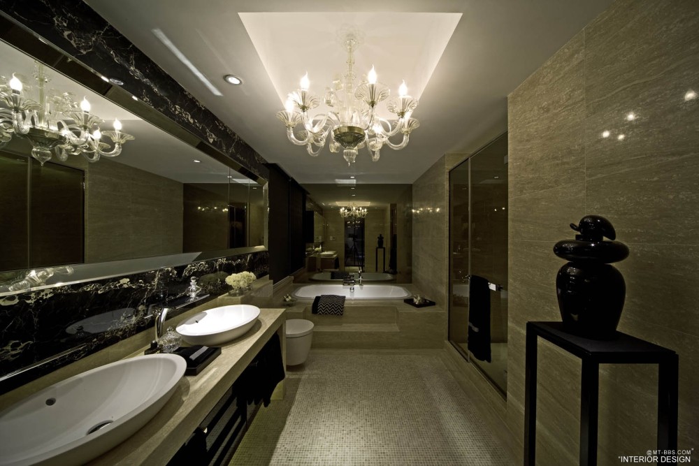 Garden Duplex _Master Bathroom.jpg