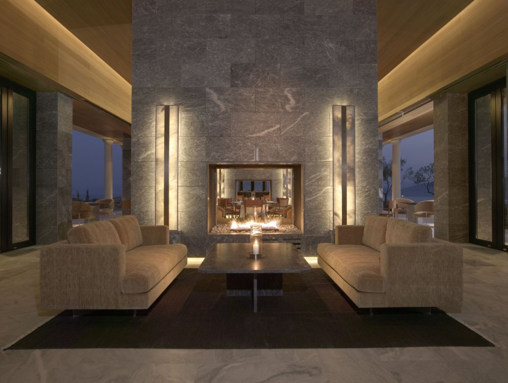 Amanzoe 希腊安曼索伊_3_ amanzoe - restaurant lounge & fireplace.jpg