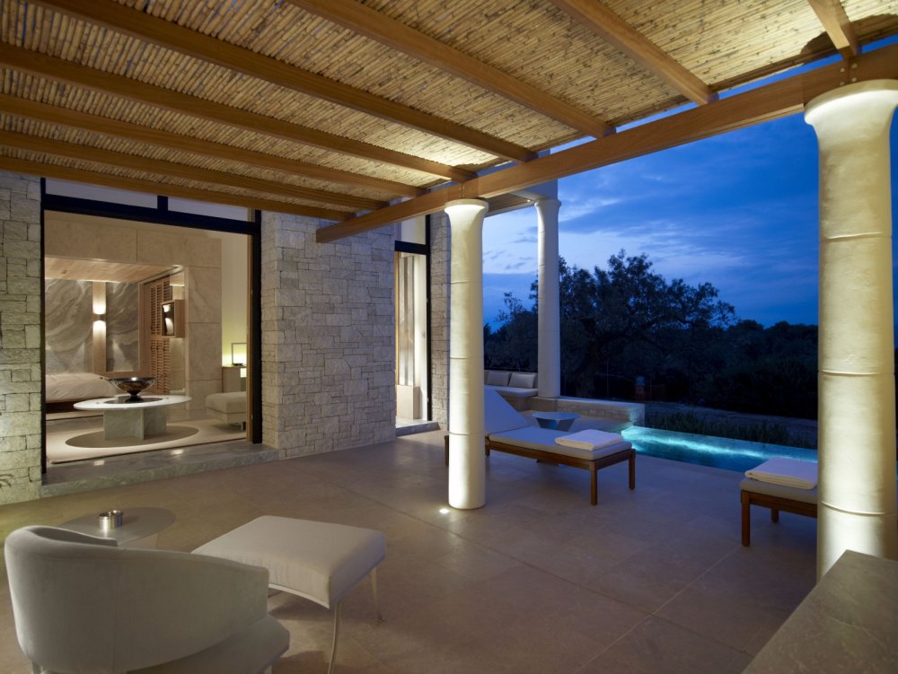 Amanzoe 希腊安曼索伊_5_ amanzoe - deluxe pool pavilion terrace - evening.jpg