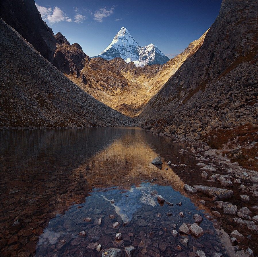 Karezoid Michal Karcz 神祗般的画面_Mystic Mountains.jpg