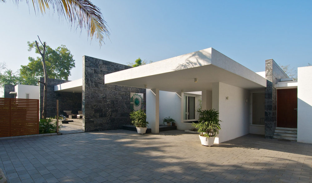 印度巴罗达--Minimalist Bungalow_Bungalow-Baroda-India-Entrance-Porch.jpg