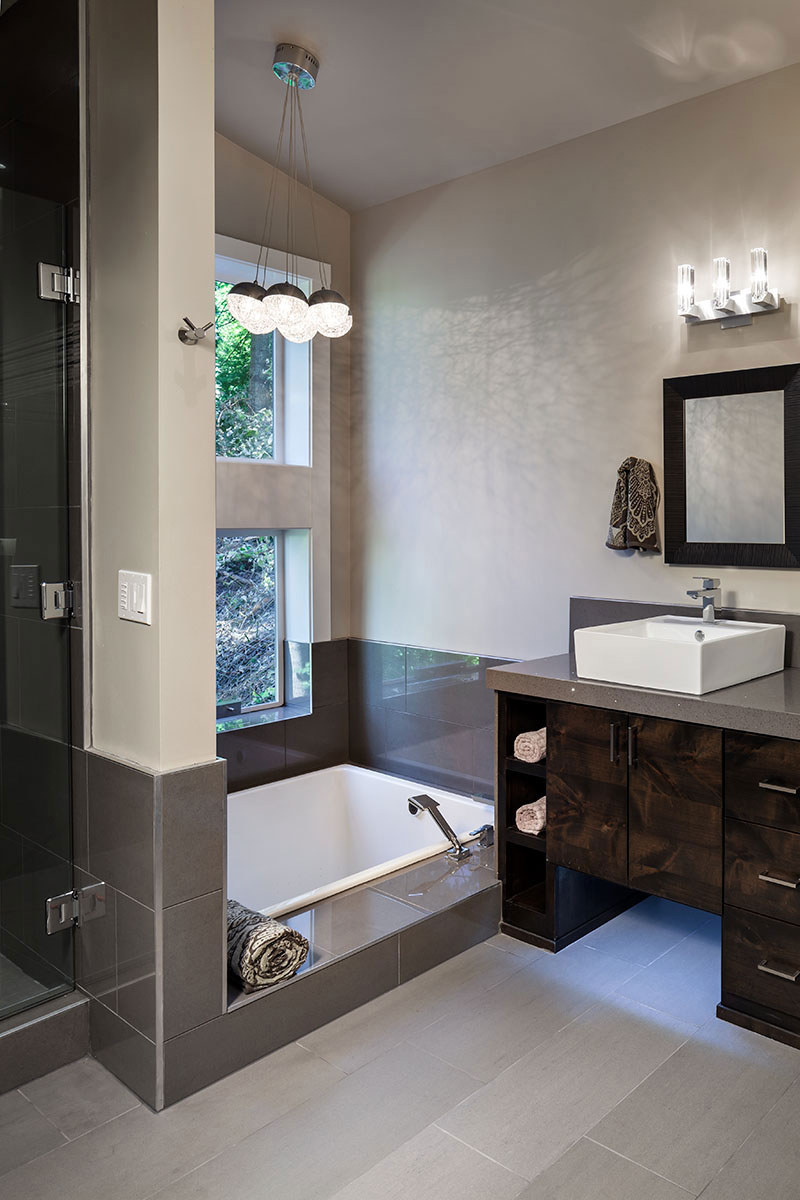 美国俄勒冈州--Modern Home in Eugene, Oregon_Modern-Home-Eugene-Oregon-Bath-Sink.jpg