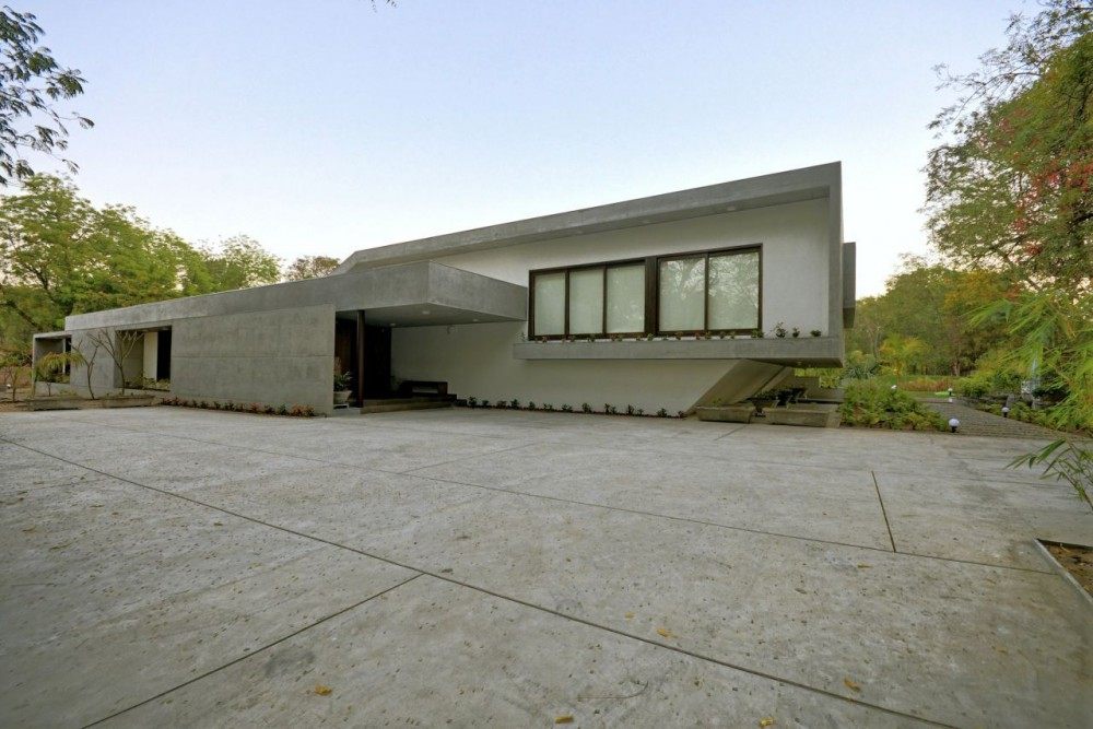 印度艾哈迈达巴德--Gorgeous Single Floor House With Concrete Finishes_Concrete-House.jpg