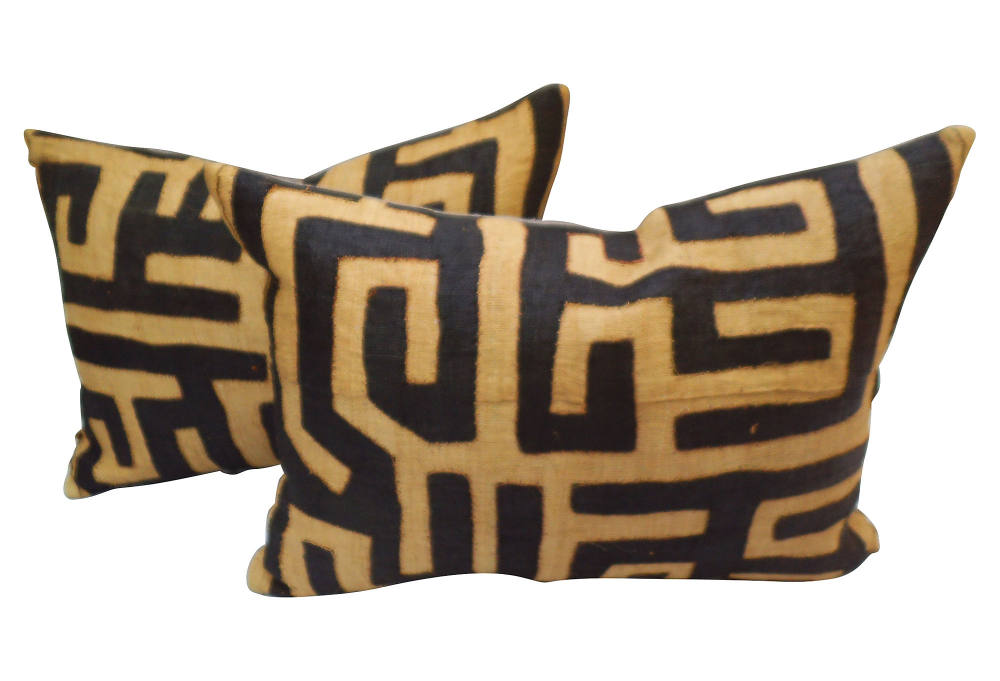一些欧洲家具&配饰&地毯&灯具高清大图_African Kuba Cloth Pillows----20 L x 15 H----cover, raffia; insert, down&feather.jpg