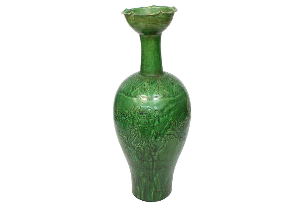 一些欧洲家具&配饰&地毯&灯具高清大图_Tall Green Chinese Vase----10 W x 19 H-----pottery.jpg