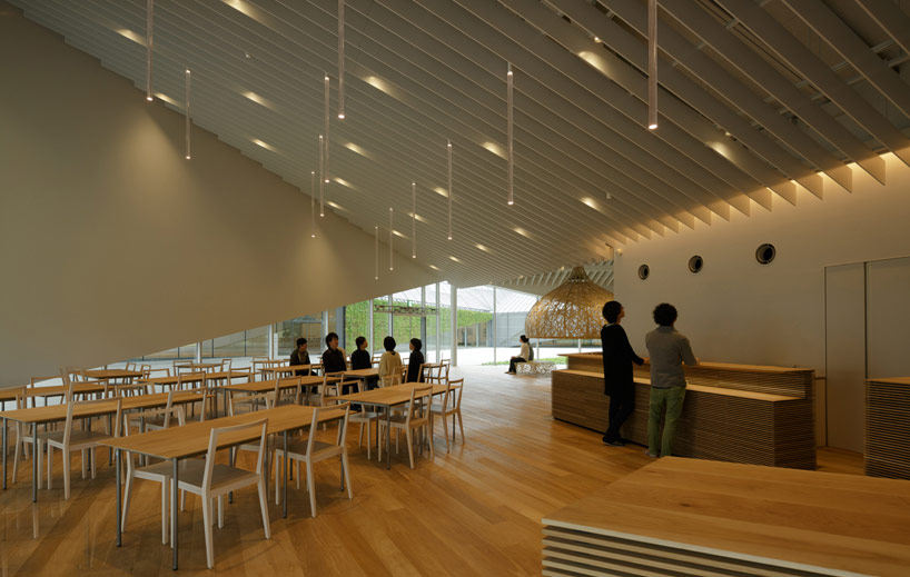 kengo-kuma-kyushu-geibun-kan-main-building-designboom-08.jpg