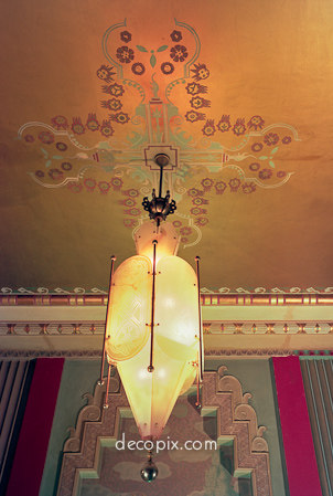 Art deco 新艺术风格_West_Chester_Warner_lamp_NX.jpg