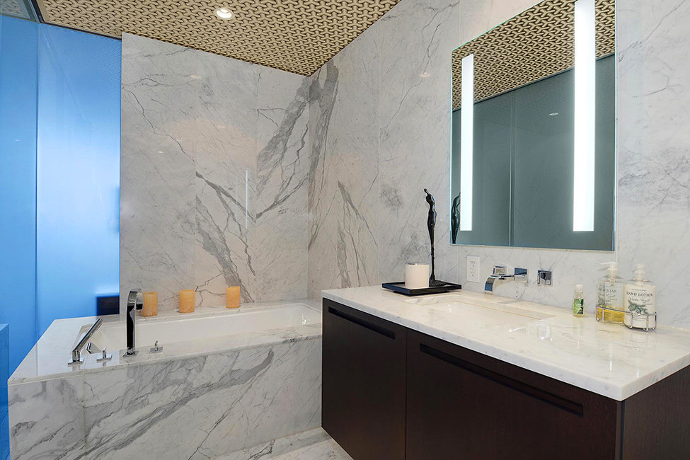 加拿大温哥华--Luxury Penthouse21,000,000$豪华_Bathroom-Marble.jpg