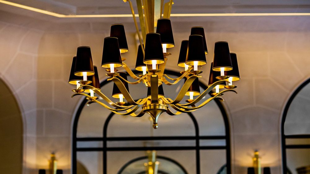 巴黎德加勒王子酒店 Prince de Galles, Paris, France_lobby-chandelier.jpg