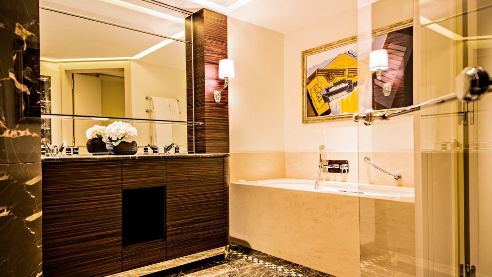 巴黎德加勒王子酒店 Prince de Galles, Paris, France_macassar-suite-bathroom.jpg