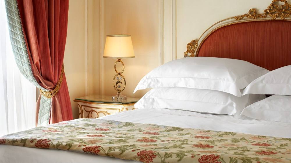 雅典乔治王宫殿酒店 King George, A Luxury Collection Hotel_hd-hotel-king-george-athens-deluxe-suite-bed-detail.jpg