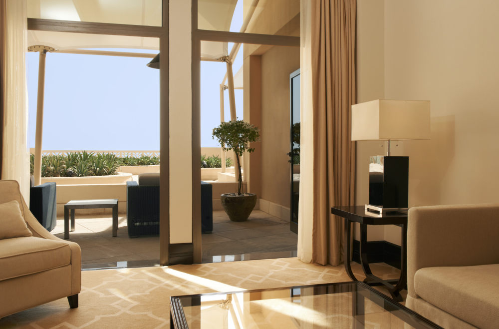 卡塔尔多哈瑞吉酒店The St. Regis Doha（官方2100像素大图）165张_The St. Regis Doha—The St. Regis Suite with Terrace - Living Room.jpg