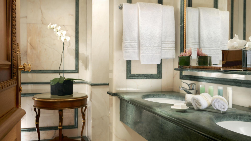 米兰威斯汀酒店 The Westin Palace, Milan_Suite_Bathroom.jpg