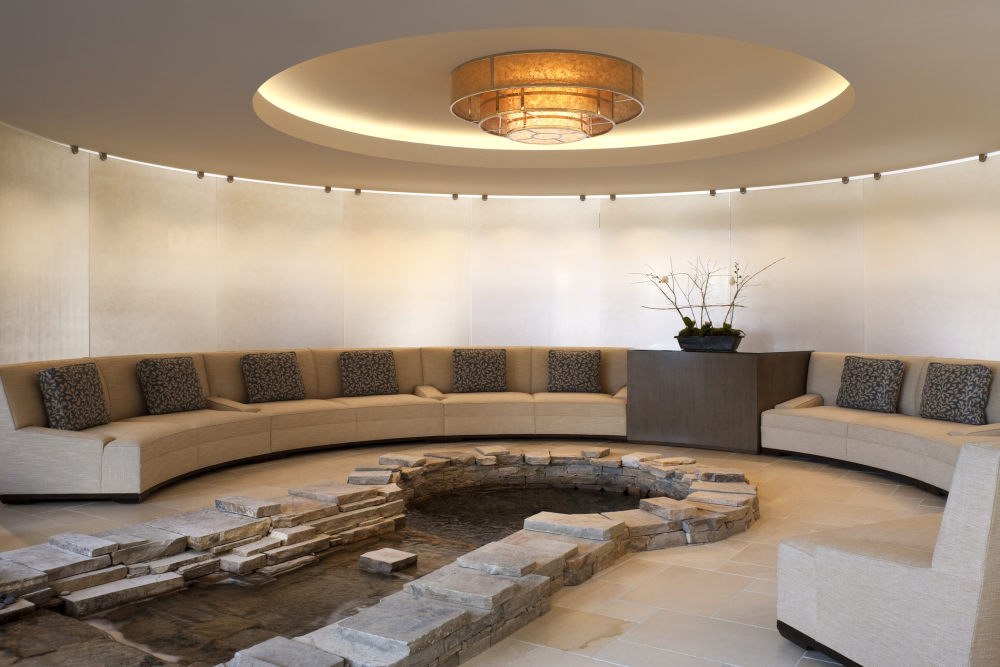 犹他州鹿谷瑞吉酒店The St. Regis Deer Valley, Utah (..._The St. Regis Deer Valley—Co-ed spa relaxation area.jpg