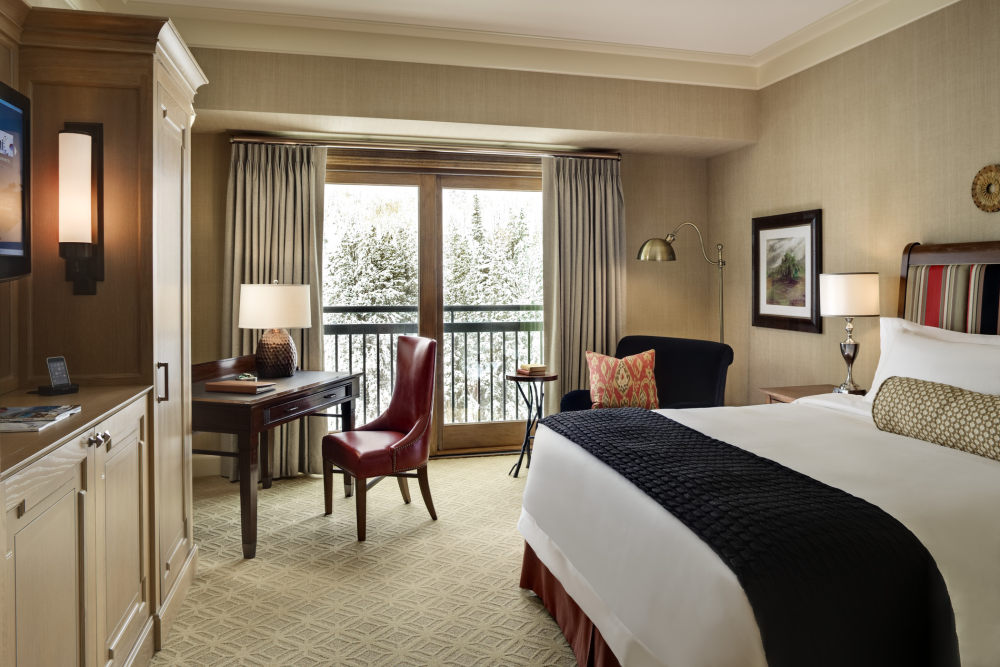 犹他州鹿谷瑞吉酒店The St. Regis Deer Valley, Utah (..._The St. Regis Deer Valley—Guest Room.jpg