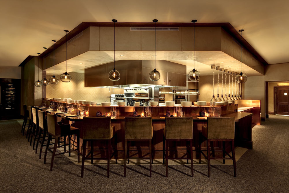 犹他州鹿谷瑞吉酒店The St. Regis Deer Valley, Utah (..._The St. Regis Deer Valley—J&G Grill Exhibition Kitchen.jpg