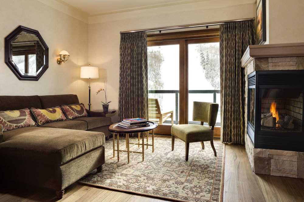 犹他州鹿谷瑞吉酒店The St. Regis Deer Valley, Utah (..._The St. Regis Deer Valley—Luxury Suite parlor.jpg