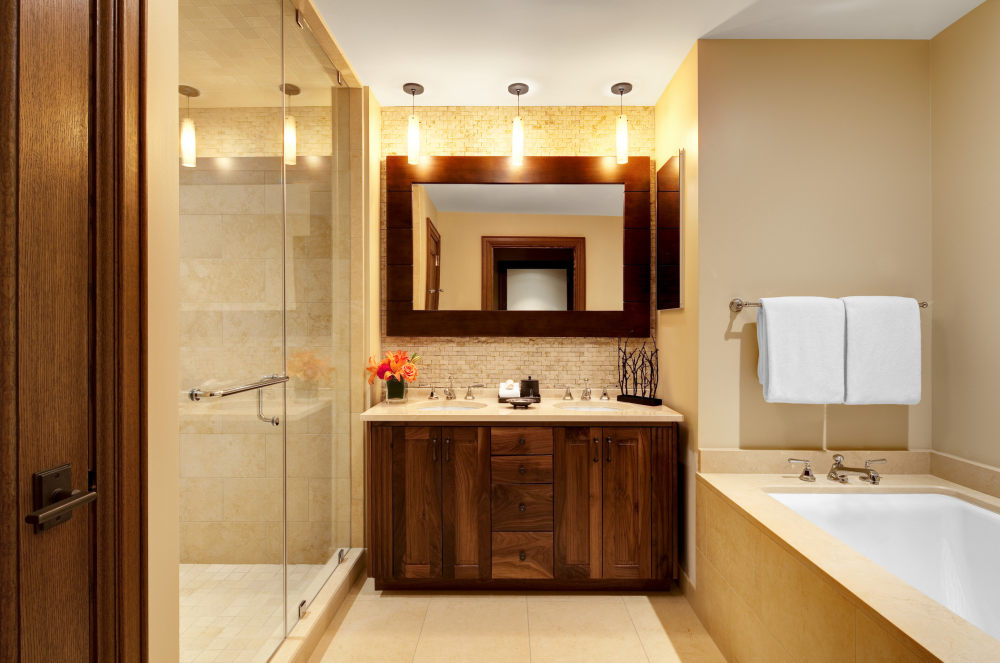 犹他州鹿谷瑞吉酒店The St. Regis Deer Valley, Utah (..._The St. Regis Deer Valley—Madison Residence Master Bathroom.jpg