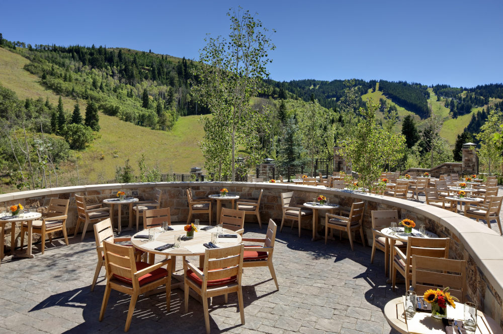 犹他州鹿谷瑞吉酒店The St. Regis Deer Valley, Utah (..._The St. Regis Deer Valley—Mountain Terrace1.jpg