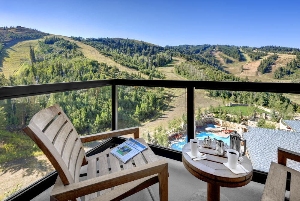 犹他州鹿谷瑞吉酒店The St. Regis Deer Valley, Utah (..._The St. Regis Deer Valley—Residence Balcony view1.jpg