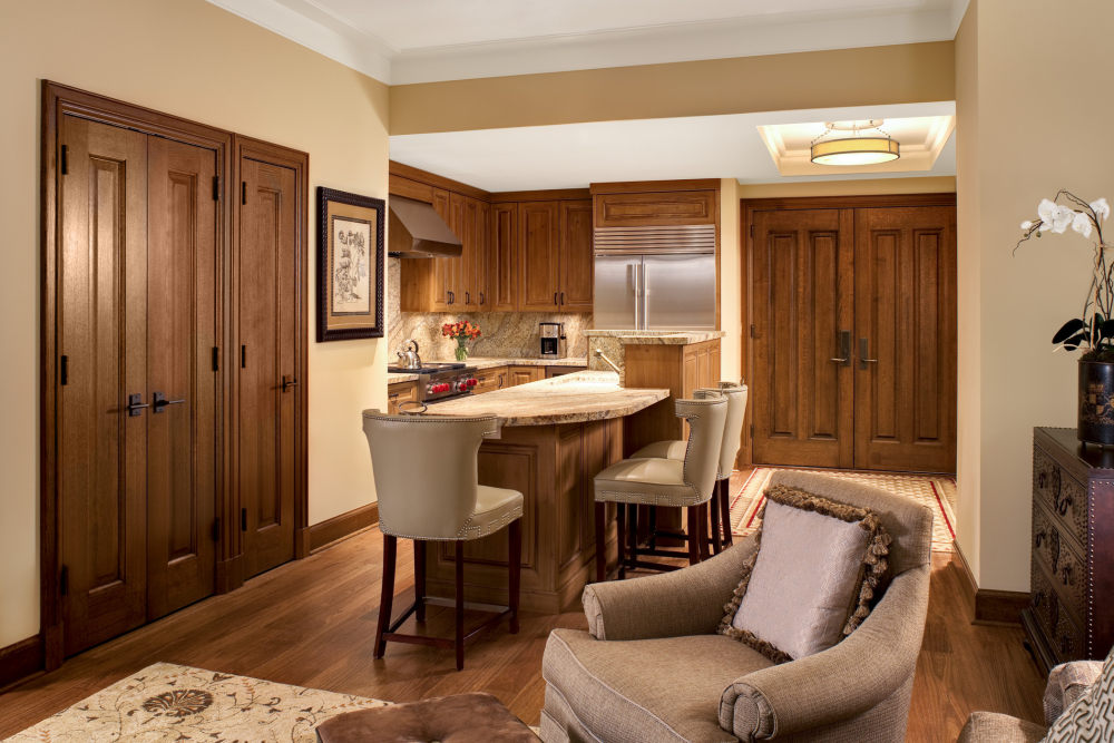 犹他州鹿谷瑞吉酒店The St. Regis Deer Valley, Utah (..._The St. Regis Deer Valley—St Regis Residence Kitchen.jpg