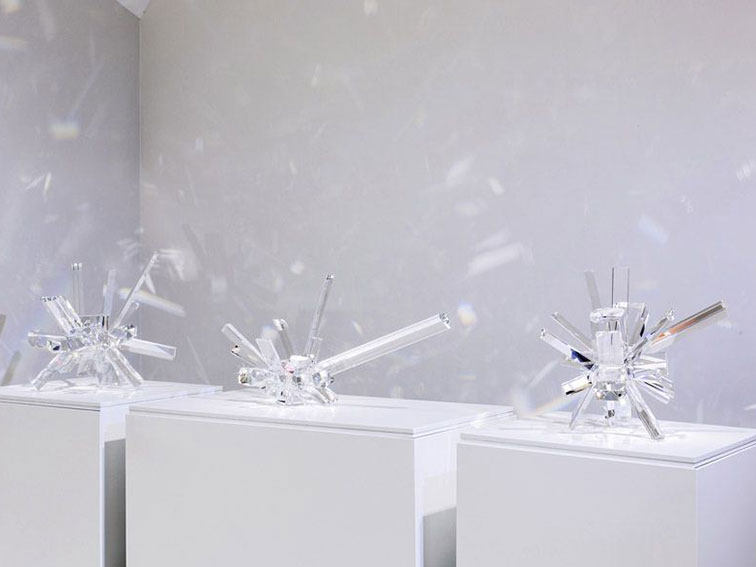 施华洛世奇“透明的浑沌”艺术展厅-Arik Levy_DZGN-RockGrowthCrystal-by-Arik-Levy-for-Swarovski-Kristallwelten-2.jpg