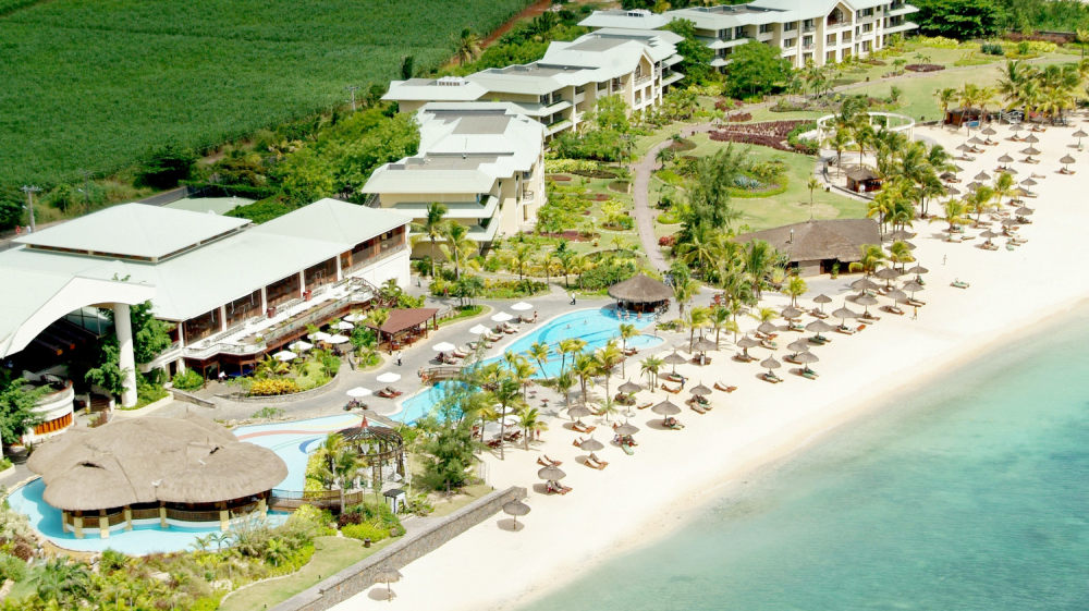 毛里求斯莫里斯艾美酒店Le Meridien Ile Maurice—Back of woman on b..._28)Le Meridien Ile Maurice—Le Meridien aerial view 拍攝者.jpg