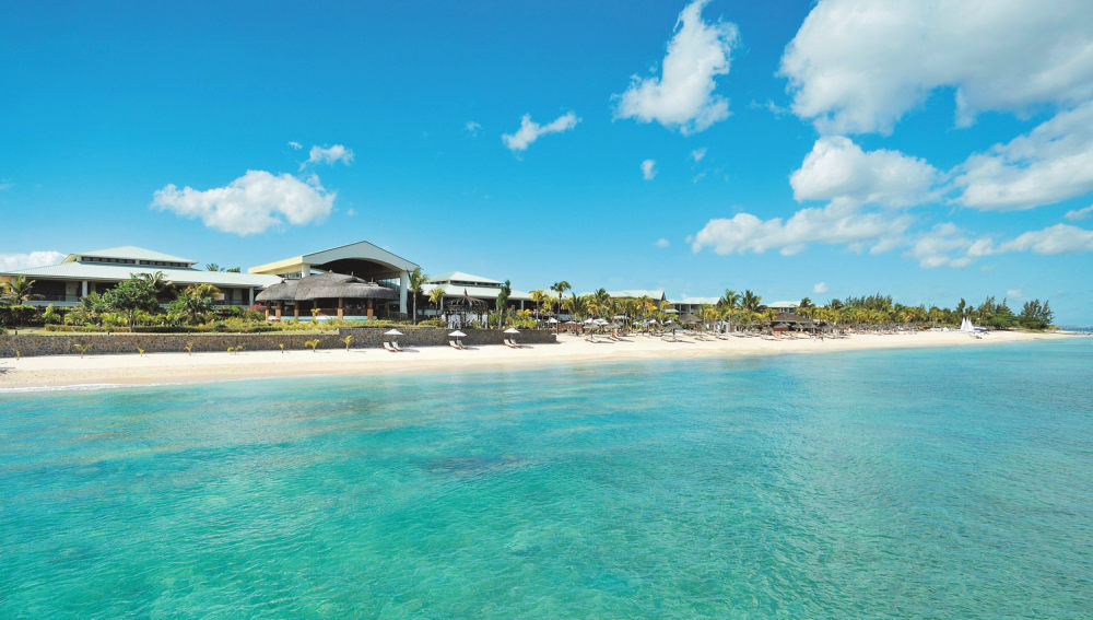 毛里求斯莫里斯艾美酒店Le Meridien Ile Maurice—Back of woman on b..._29)Le Meridien Ile Maurice—Beach Front Le Meridien 拍攝者.jpg