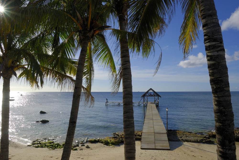 毛里求斯莫里斯艾美酒店Le Meridien Ile Maurice—Back of woman on b..._33)Le Meridien Ile Maurice—Jetty 拍攝者.jpg