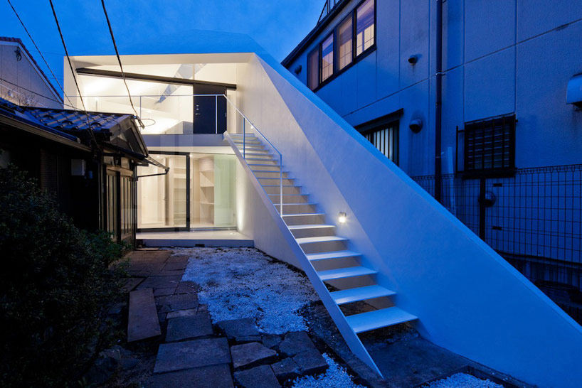 apollo architects and associates: 东京ARROW住宅_apollo-architects-arrow-house-designboom00.jpg