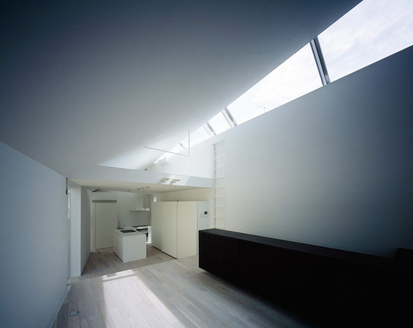 apollo architects and associates: 东京ARROW住宅_apollo-architects-arrow-house-designboom06.jpg