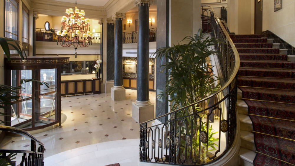 巴黎卢浮宫凯悦酒店 Hôtel du Louvre - Paris, a Hyatt hotel_Hotel-du-Louvre-Lobby-Stairwell-1280x720.jpg