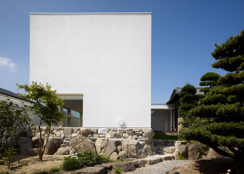 Dezeen_Garden-Tree-House-by-Hironaka-Ogawa_ss_14.jpg