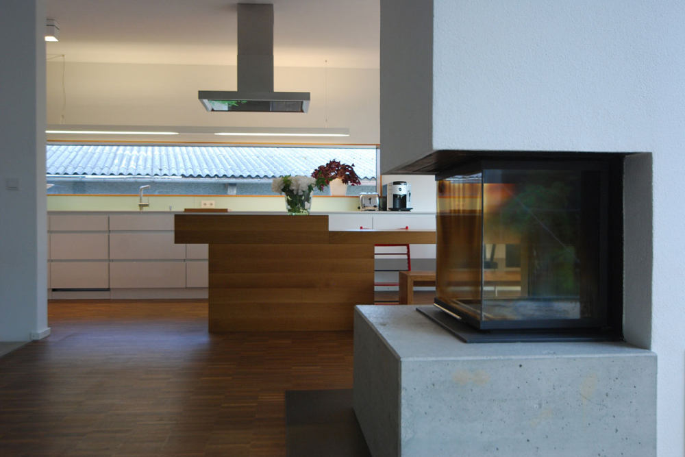 德国阿伦--The Affalterwang house_Modern-Fireplace-Home-in-Aalen-Germany.jpg