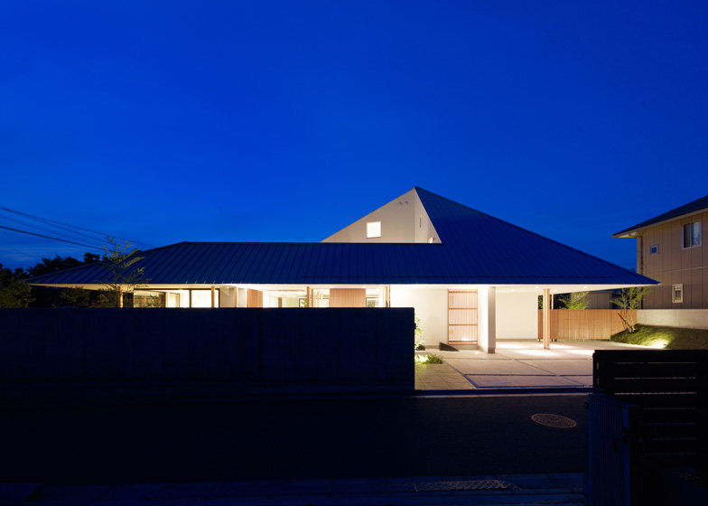 dezeen_House-in-Sanbonmatsu-by-Hironaka-Ogawa_ss_16.jpg