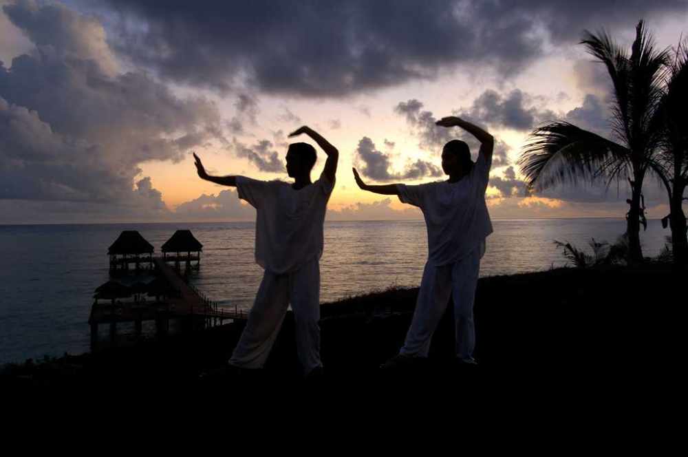 Anantara度假酒店-其它温泉酒店_Early morning yoga.jpg