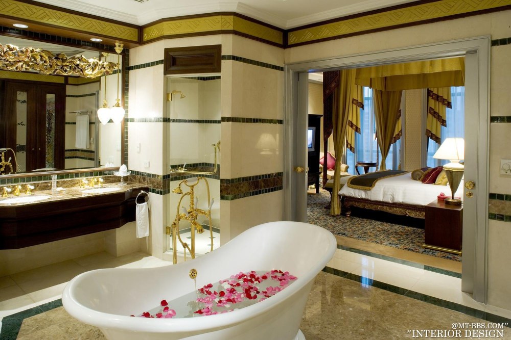 4)Plaza Athénée Bangkok, A Royal Méridien Hotel—Ratanakosin Themed Suite - M.jpg