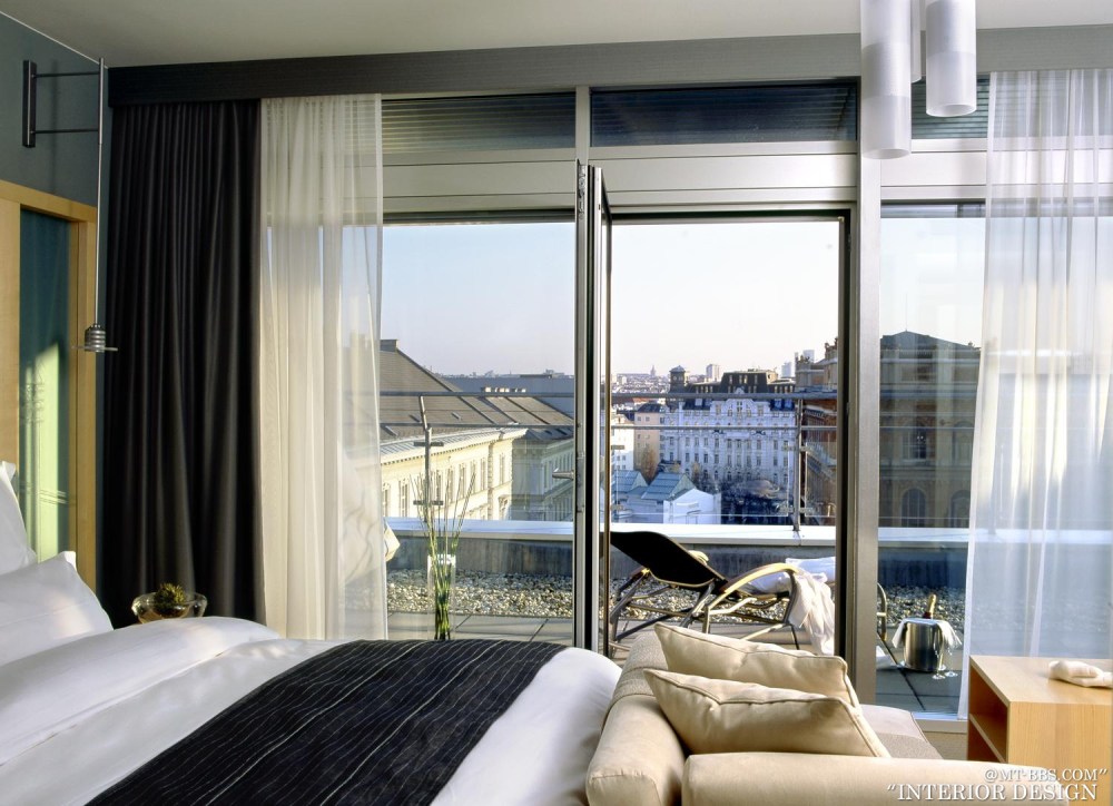 20)Le Meridien Vienna—Executive Suite Bedroom View 拍攝者.jpg