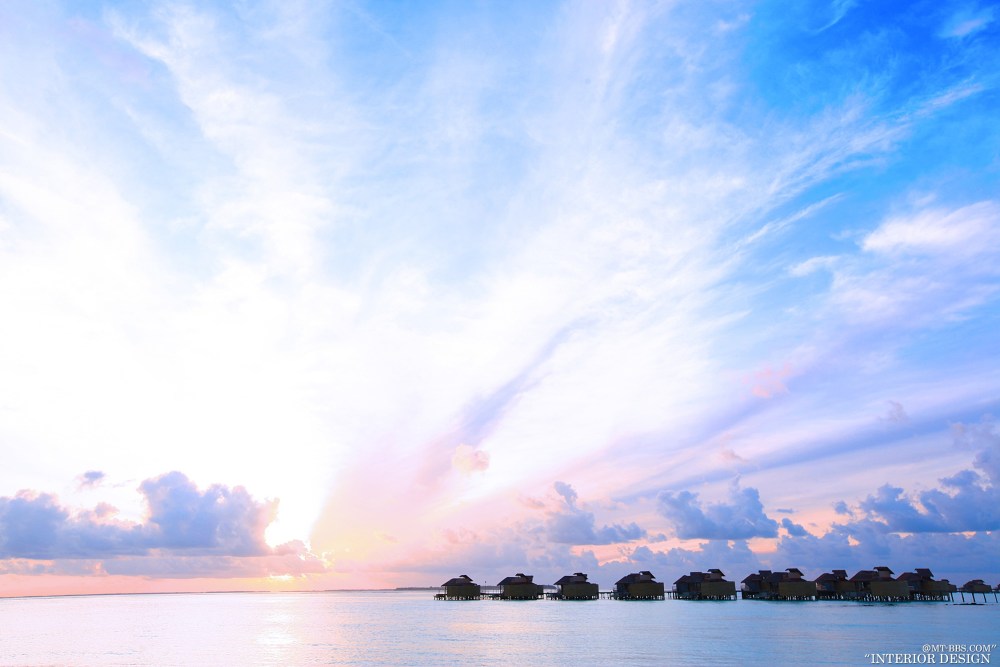 马尔代夫第六感拉姆度假村 Six-Senses-Laamu_39559509-H1-Water_Villa_Sunset.jpg