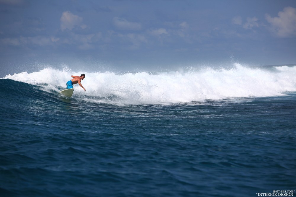 马尔代夫第六感拉姆度假村 Six-Senses-Laamu_39559347-H1-Surfing3.jpg