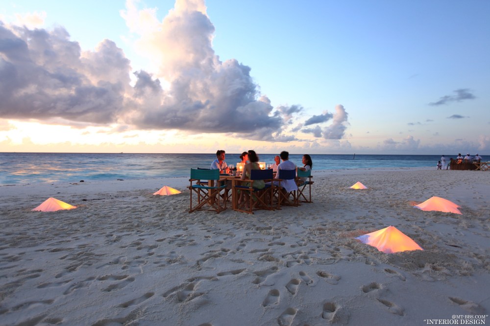 马尔代夫第六感拉姆度假村 Six-Senses-Laamu_39559392-H1-Sandbank_dining.jpg