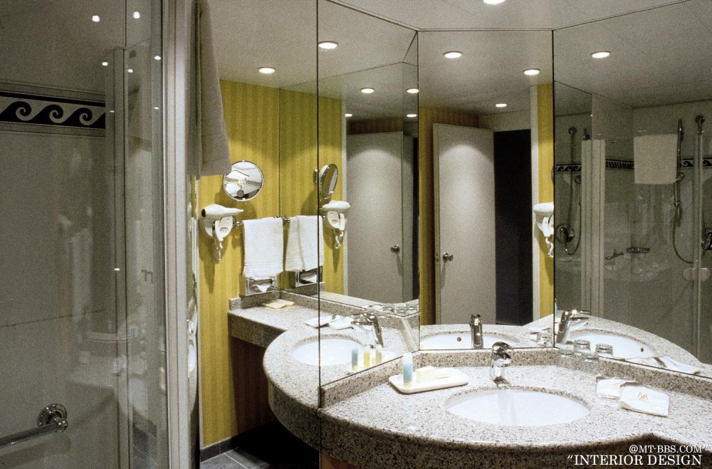 9)Le Meridien Montparnasse—Bathroom of a Suite 拍攝者.jpg