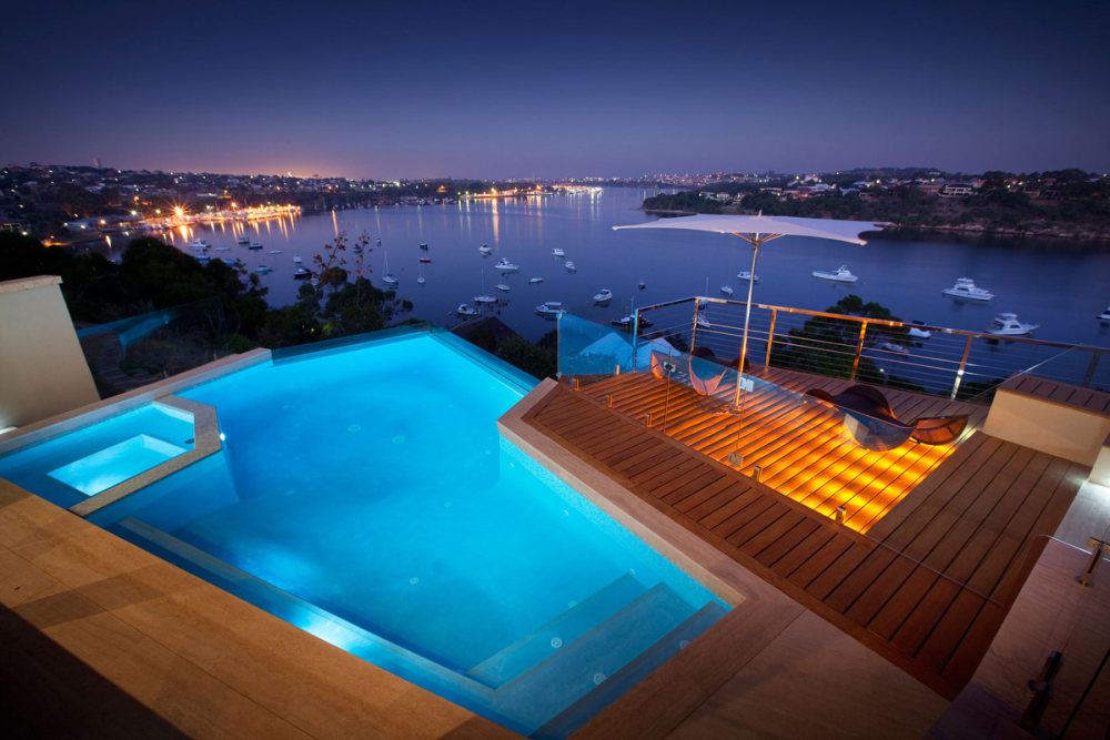 澳大利亚珀斯--Bicton House（滨江别墅）_Evening-Pool-Lighting-Water-Views-Riverside-Home-in-Perth-Australia.jpg